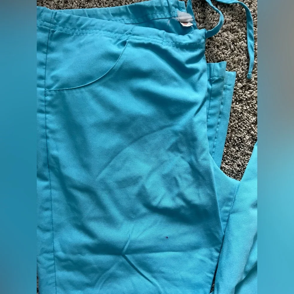 Dickies scrub set. 2 sets size small - Picture 3 of 9
